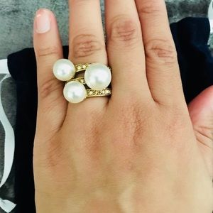 Oscar de la Renta pearl earrings